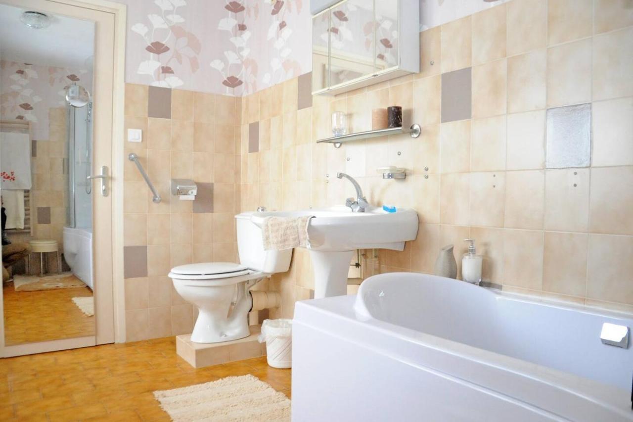 1 Bedroom House 20Min Walk To Centre In 투르뉘 외부 사진